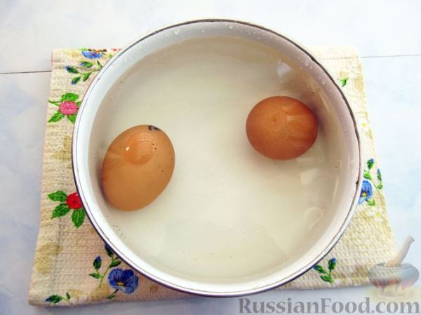 Рулетики из кабачков с плавленым сыром, помидорами и яйцами