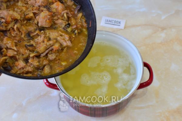 Грибной суп с тушенкой