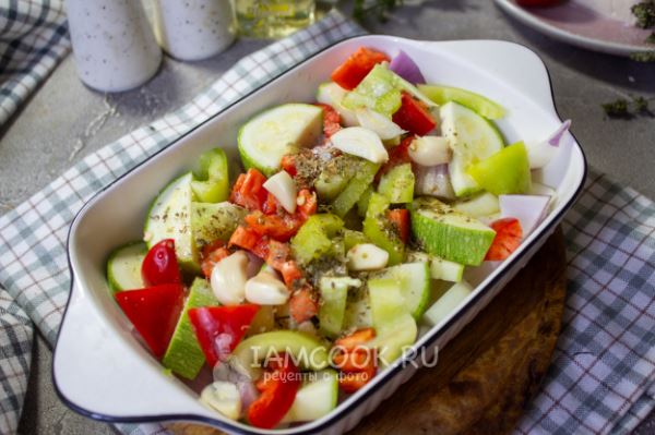 Запеченные овощи с сыром фета (в духовке)