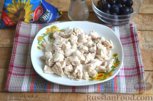 Салат с курицей, авокадо и киви