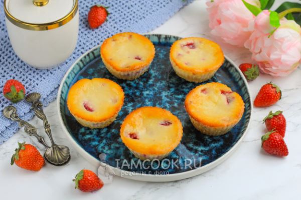 Мини-чизкейки с клубникой
