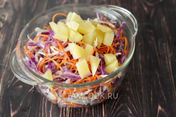 Салат Коул слоу с ананасом