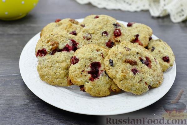 Овсяное печенье с клюквой и орехами