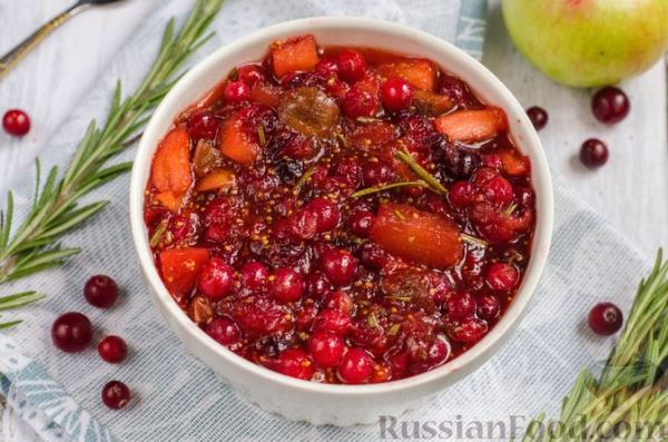 Клюквенный чатни с яблоками, инжиром и розмарином