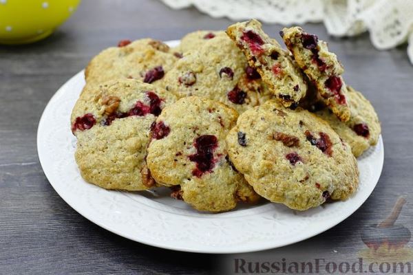 Овсяное печенье с клюквой и орехами