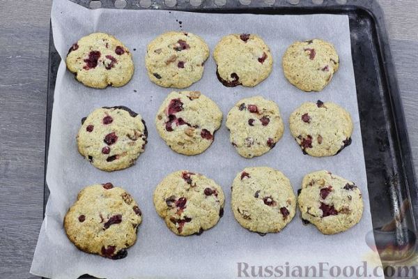 Овсяное печенье с клюквой и орехами